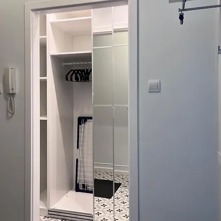 Apartment Metro Dzialdowska - Silent And Spacious Warschau