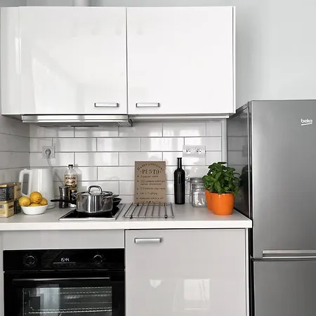 Metro Dzialdowska - Silent And Spacious Apartment Warschau